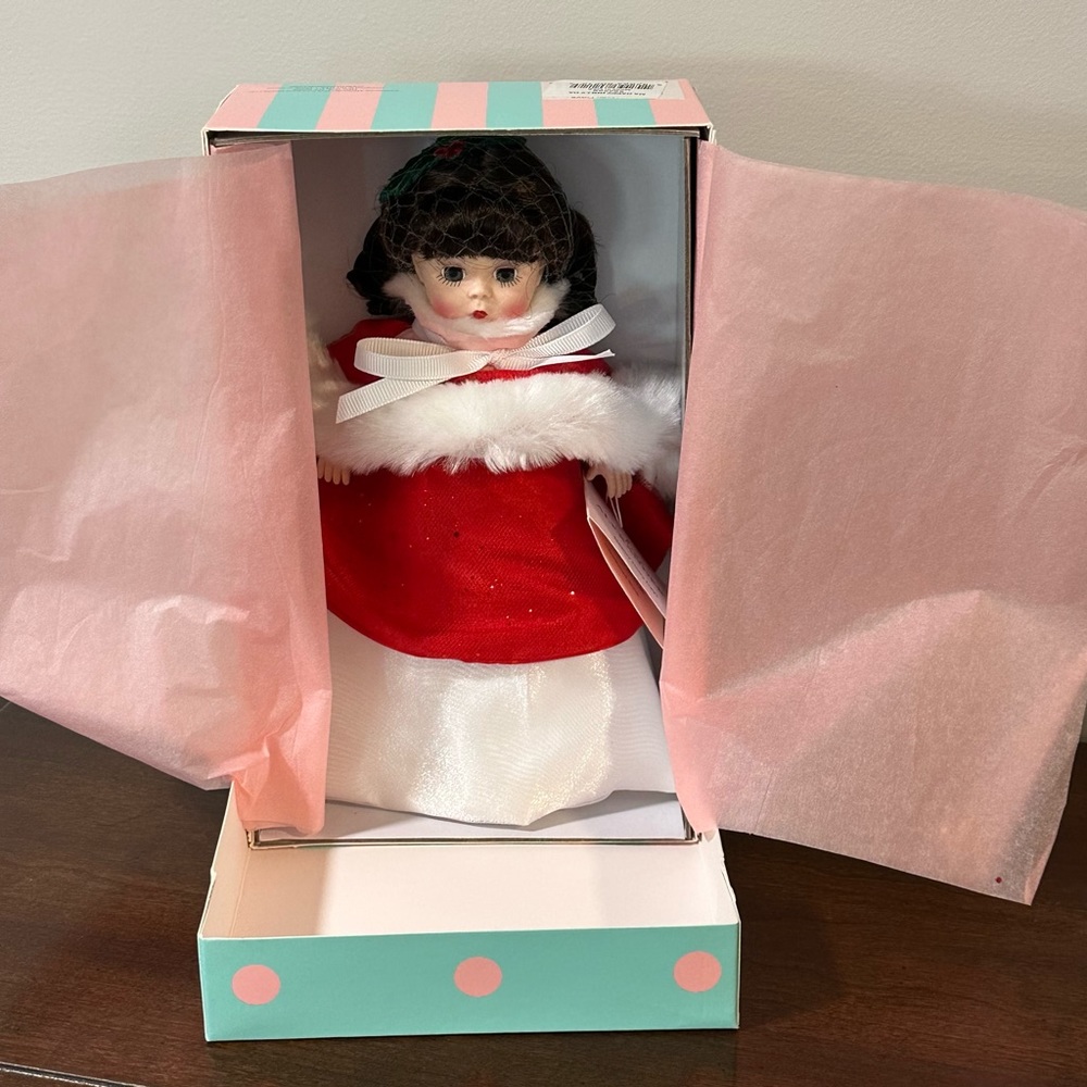 *NEW IN BOX* Madame Alexander Happy Holly Days 75015 Holiday Doll 2018